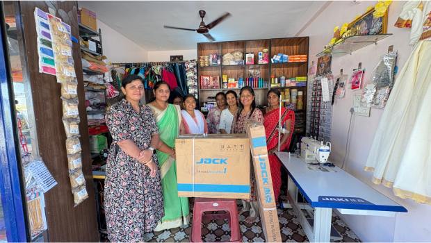 Free sewing machine distribution – Hiriyur